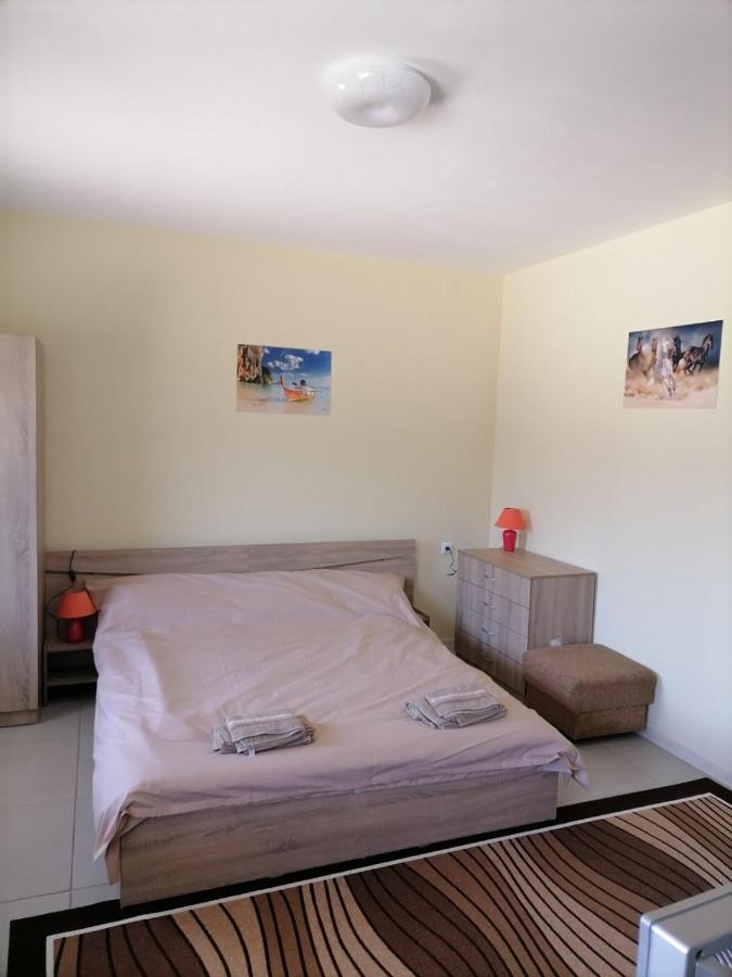 Къща За Гости Релиса Razgrad Ngoại thất bức ảnh